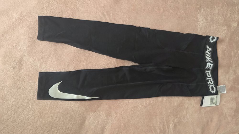 НОВ спортен екип Nike с етикети