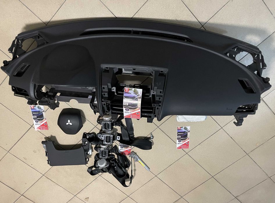 Mitsubishi Eclipse Cross - plansa de bord - kit airbag - set centuri