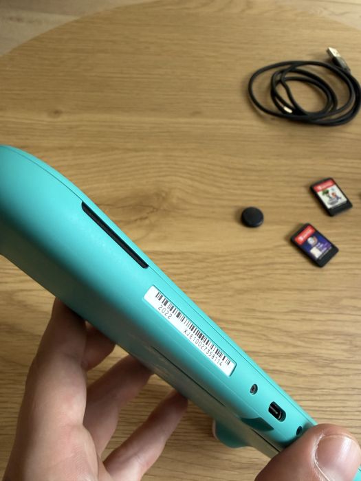Nintendo Switch Lite тюркоазен + 3 игри + калъф