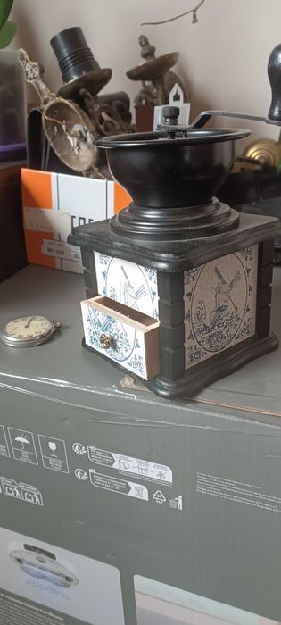 Ретро мелничка за кафе или подправки.