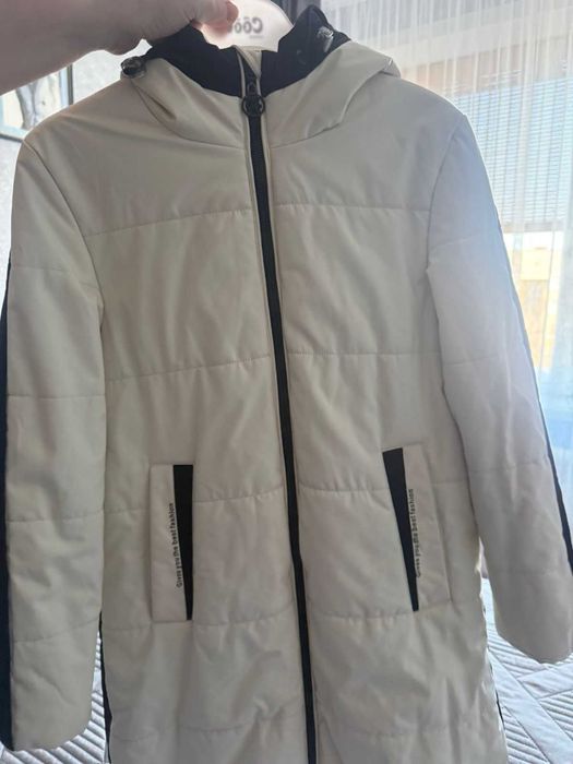 Продам детскую демисезонную куртку для девочки