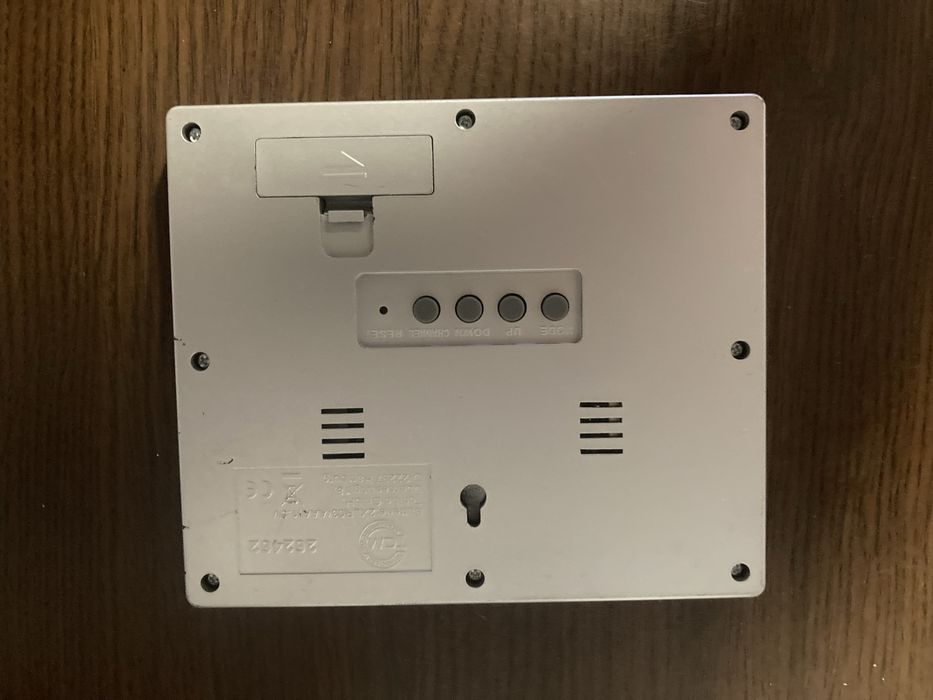 Statie meteo cu ceas