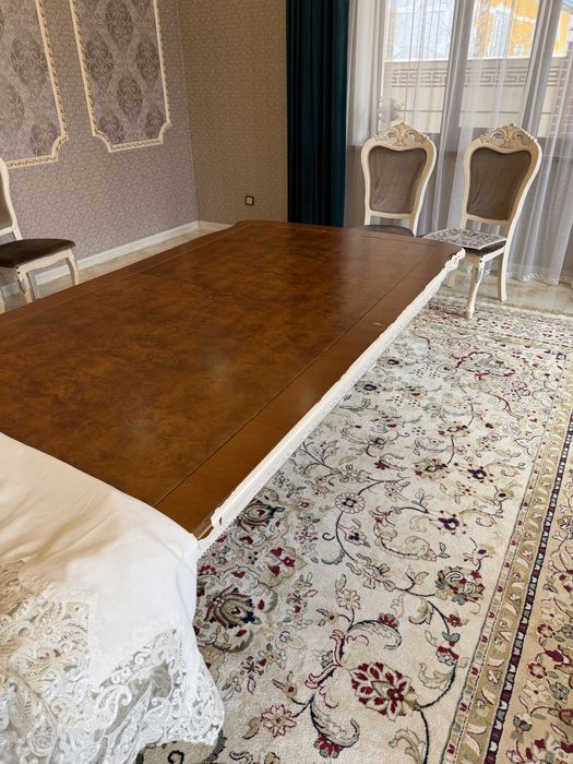 Стол со стульями