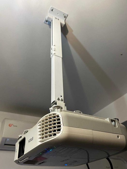 Vând Videoproiector Epson EB-W39.