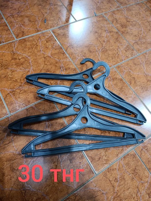 Продам торсы, вешала, плечики