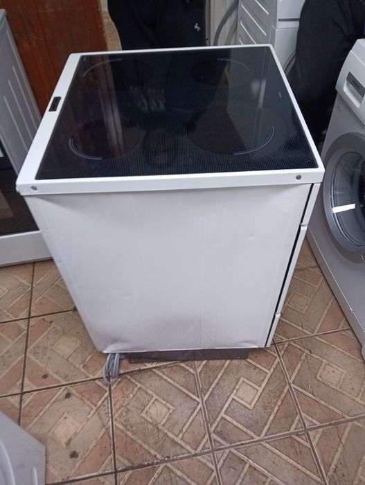 Свободно стояща печка с керамичен плот Voss  2 години Гаранция!