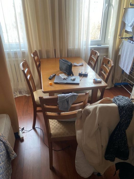 Продается стол и 6 стульев в хорошем сосотянии