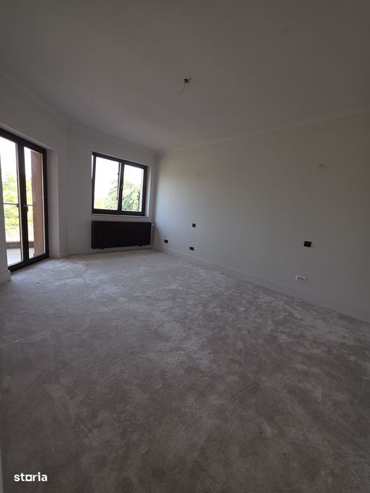 Casă de închiriat cu 6 camere în Damaroaia