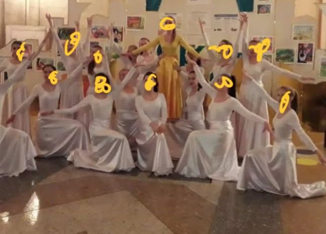 Костюм разные сшили на заказ