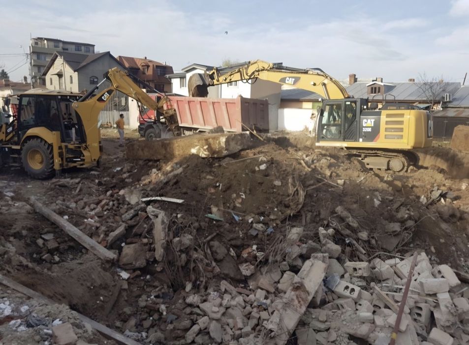 Demolari case hale industriale transport moloz cu 8x4
