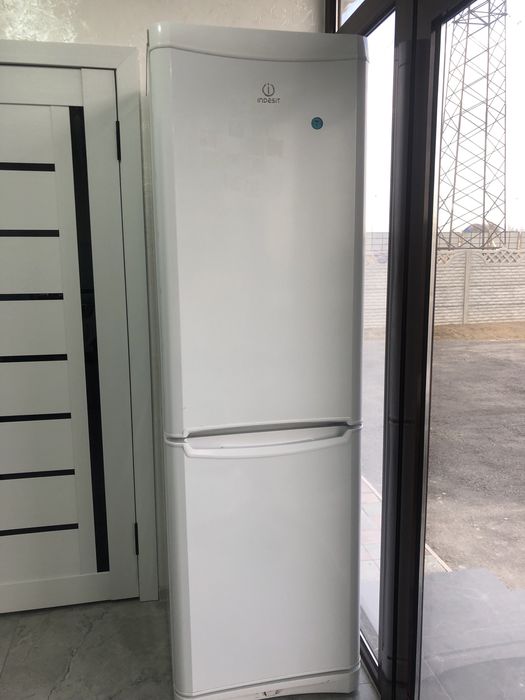 Холодильник с морозильником