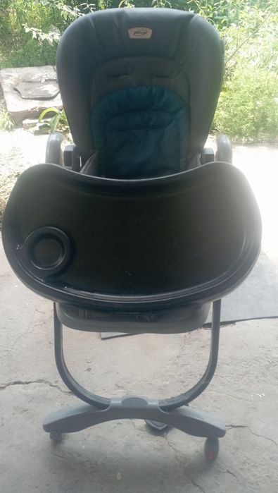 Пластмассовый стол