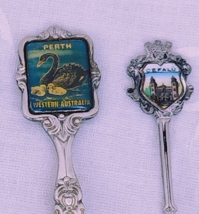 Pachet 5 lingurițe placate cu argint, suveniruri pentru colecționari,