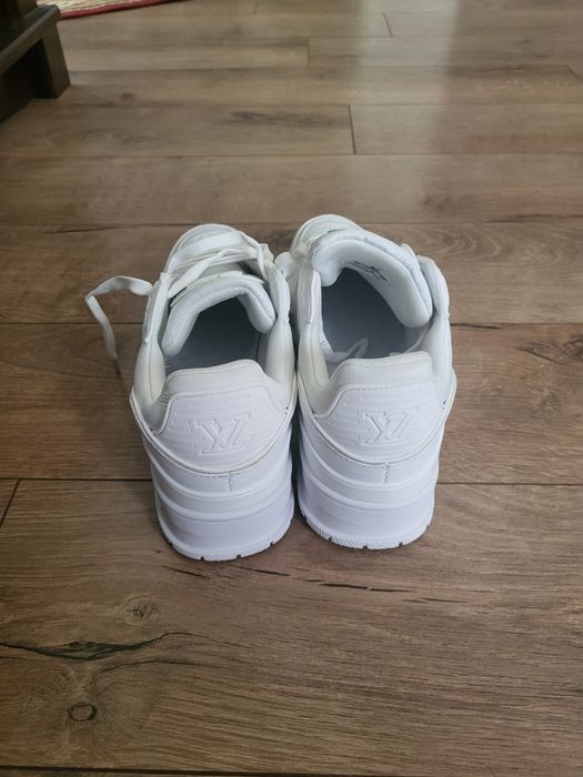 Adidași LV triple white
