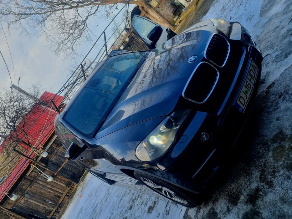 Vând BMW X5 din 2011 motorizare de 3000 diesel 
Dotări Faruri bi xenon