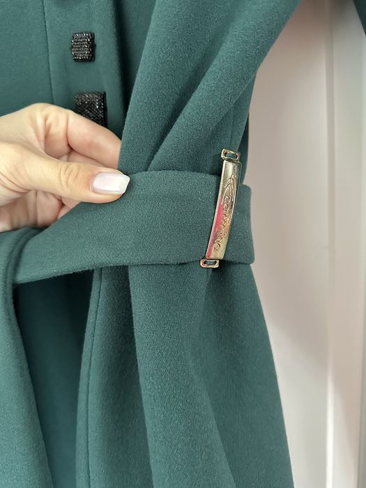 Palton nou cu etichetă