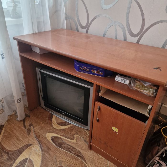 Продам стол однотумбовый