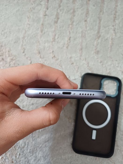 продам iPhone 11