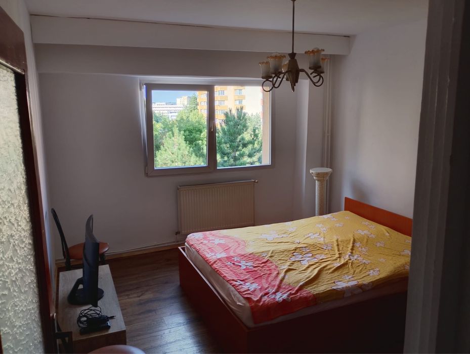 Inchiriez apartament 3 camere(82mp) strada Carpatilor 8/Brasov