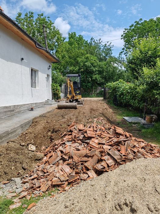 Domolari excavari miniexcavator 2 tone cu picon în tot jud arges