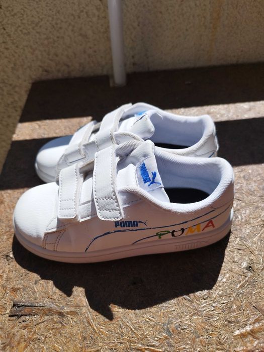 Продавам детски бели, кожени оригинални маратонки Пума