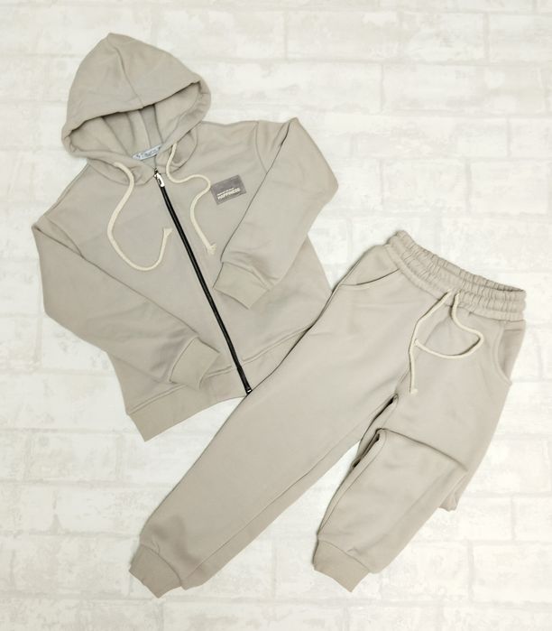 Продам спортивные костюмы(новые)