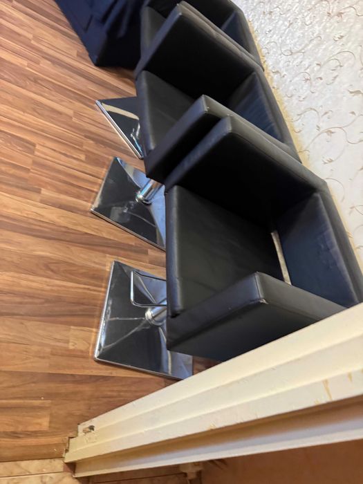 De vanzare 3 scaune utilizabile intr un beauty salon-850