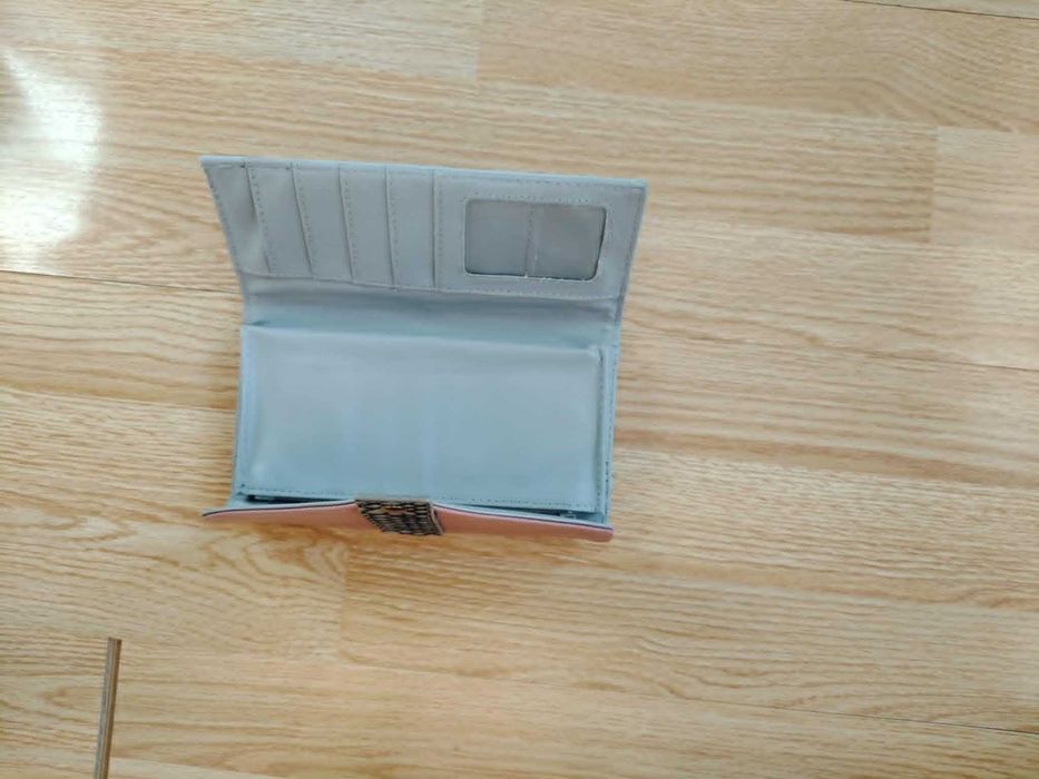 Ново Портмоне AVON