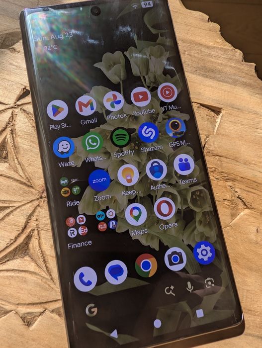 Google Pixel 6 Pro 256 GB + 2 ecrane de schimb + 3 huse + 3 folii privacy
