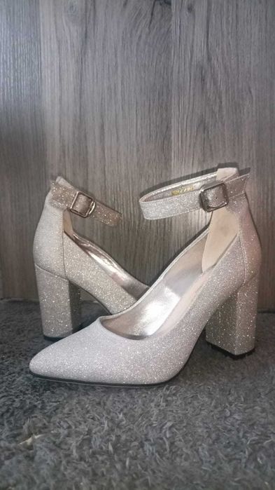 Продам красивые туфли