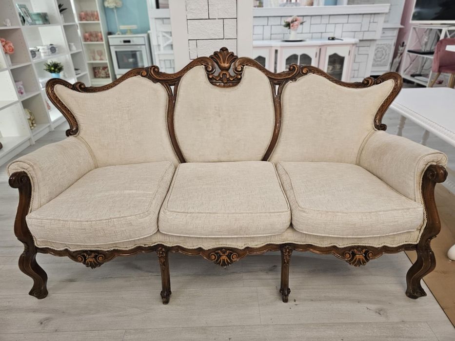 Красив бароков диван - триместен