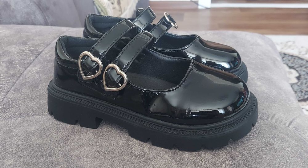 Туфли новые на девочку