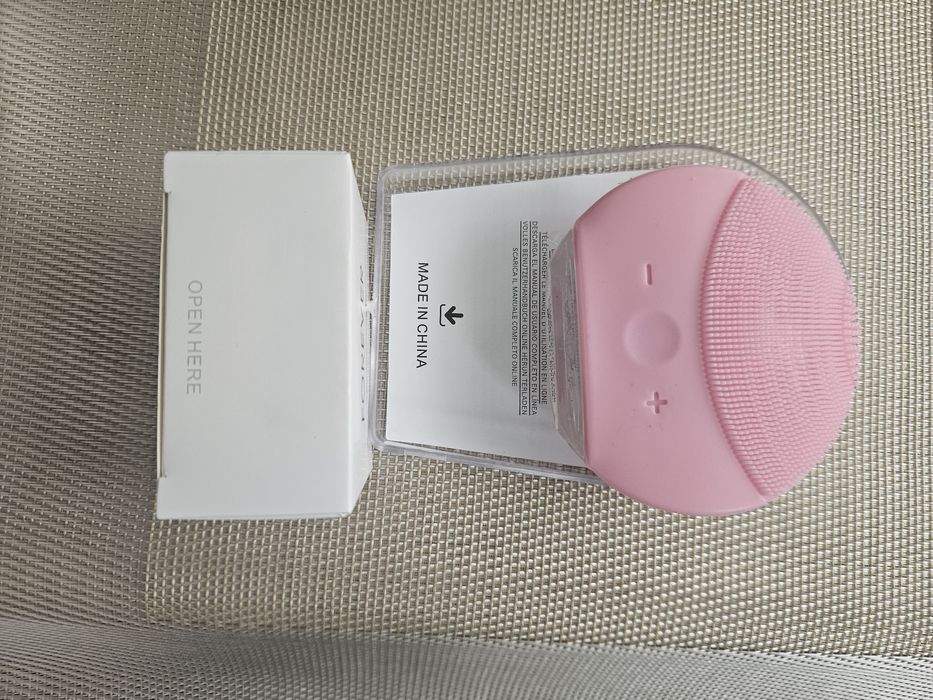 Aparat de masaj facial