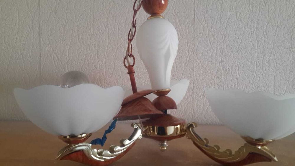 Люстра трехрожковая