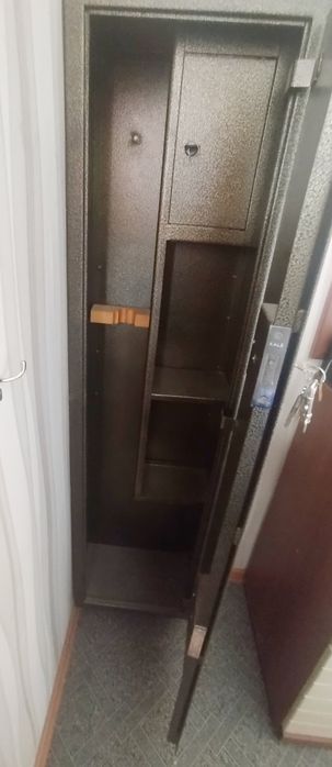 Продам сейф металлический