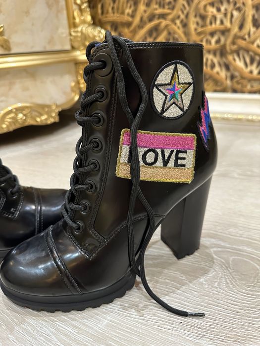 Ботинки одела один раз, для меня слишком высокий каблук