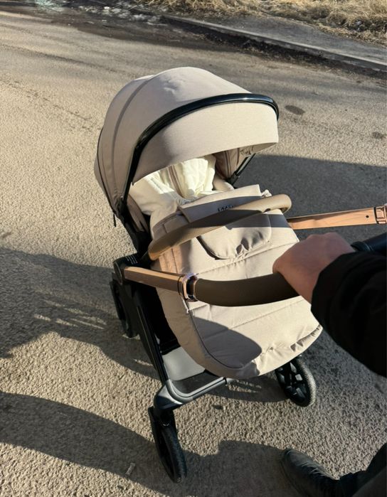 Детская прогулочная коляска