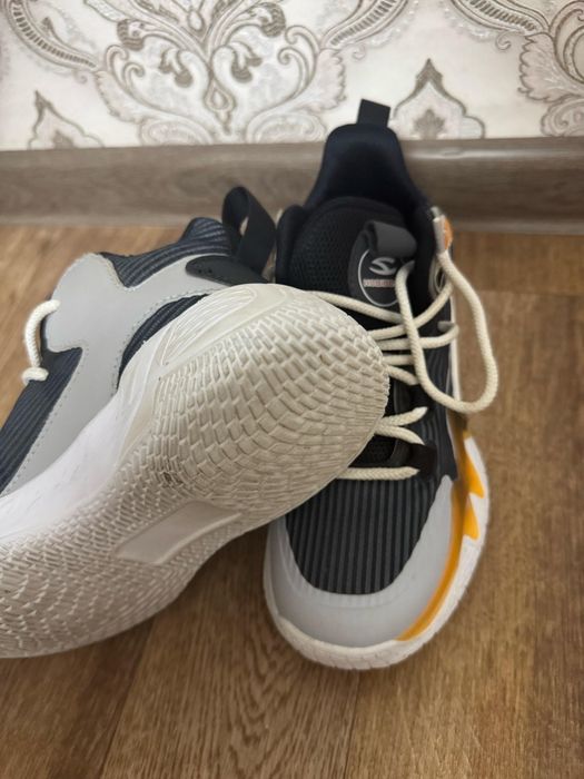 Кроссовки на мальчика