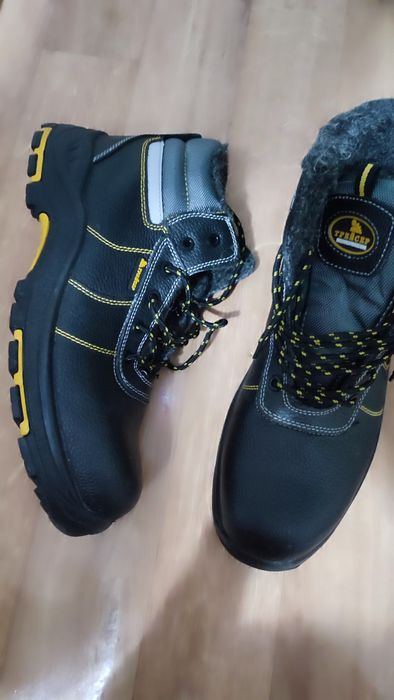 Новая рабочая обувь