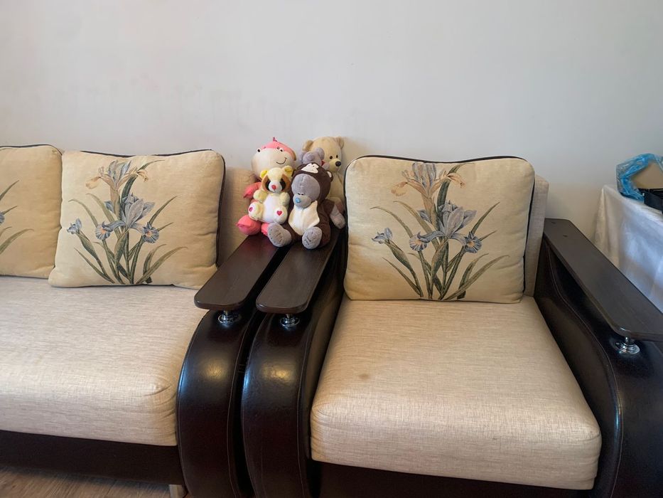 Продаю диван в хорошем состояний