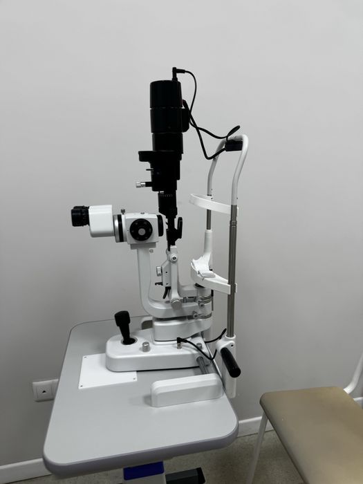 Продам Щелевая лампа со столом