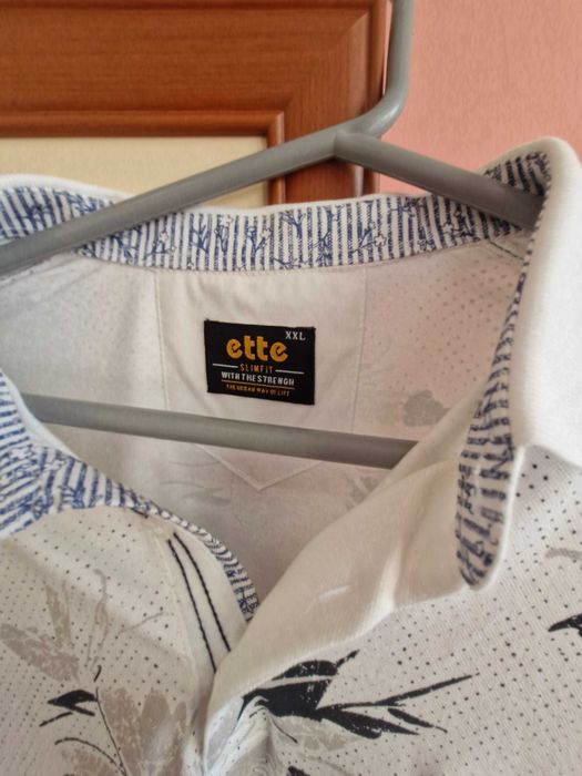 Продават се мъжка тениска