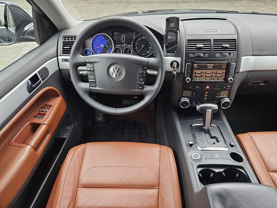 Vw touareg Rline 3.0 tdi,239 cp,model 2009,xenon,navi,piele,jante R20