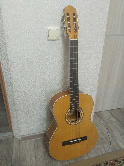 Гитара (для левши)