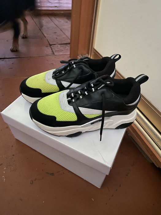 Продам новые кроссовки