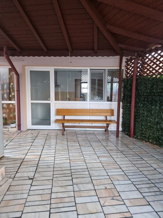 Închiriez camera cu baie ,bucătărie(toate utilitățile incluse) ; la casa