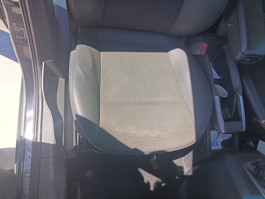 Scaun dreapta fata Opel Zafira B (A05) [Fabr 2006-2011]