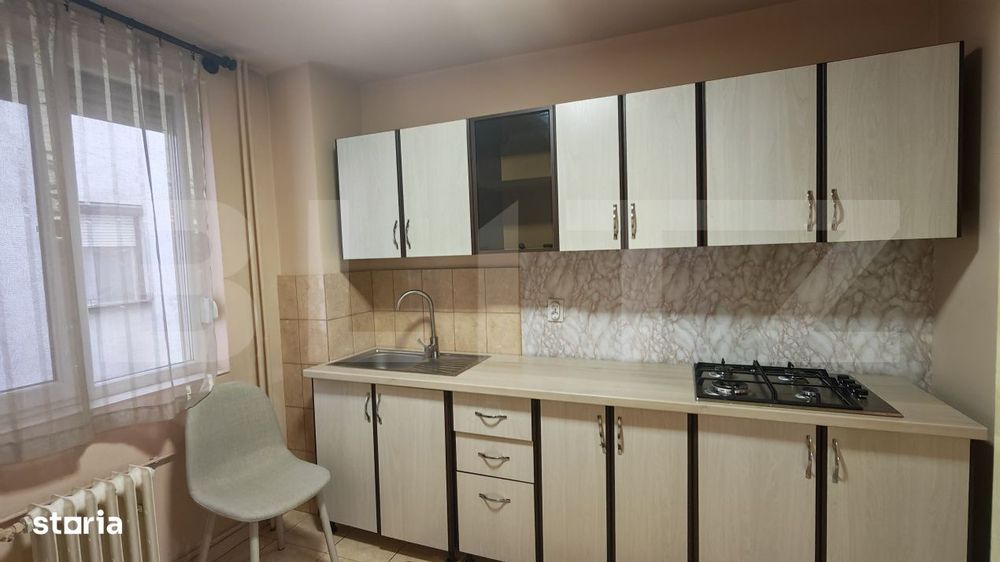 Apartament 3 camere decomandat, etaj intermediar, zona Magheru