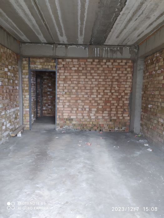 Uy sotiladi yangi g'ishtli uy metro ruparasida yaqinda kadastri chiqad