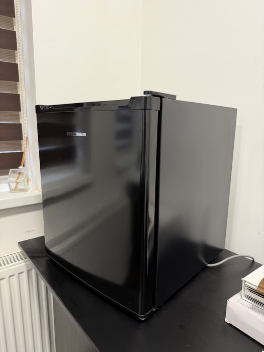 Frigider minibar HEINNED folosit in birou. Ca nou